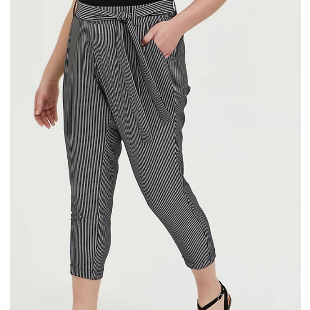 Torrid black and white pin stripe pant